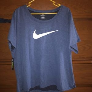 Women’s 2x Nike shirt